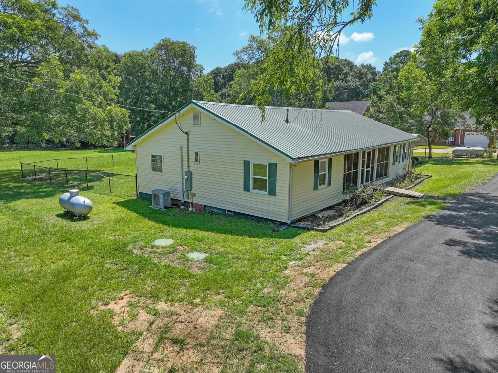 176 Midland ST Williamson, GA 30292
