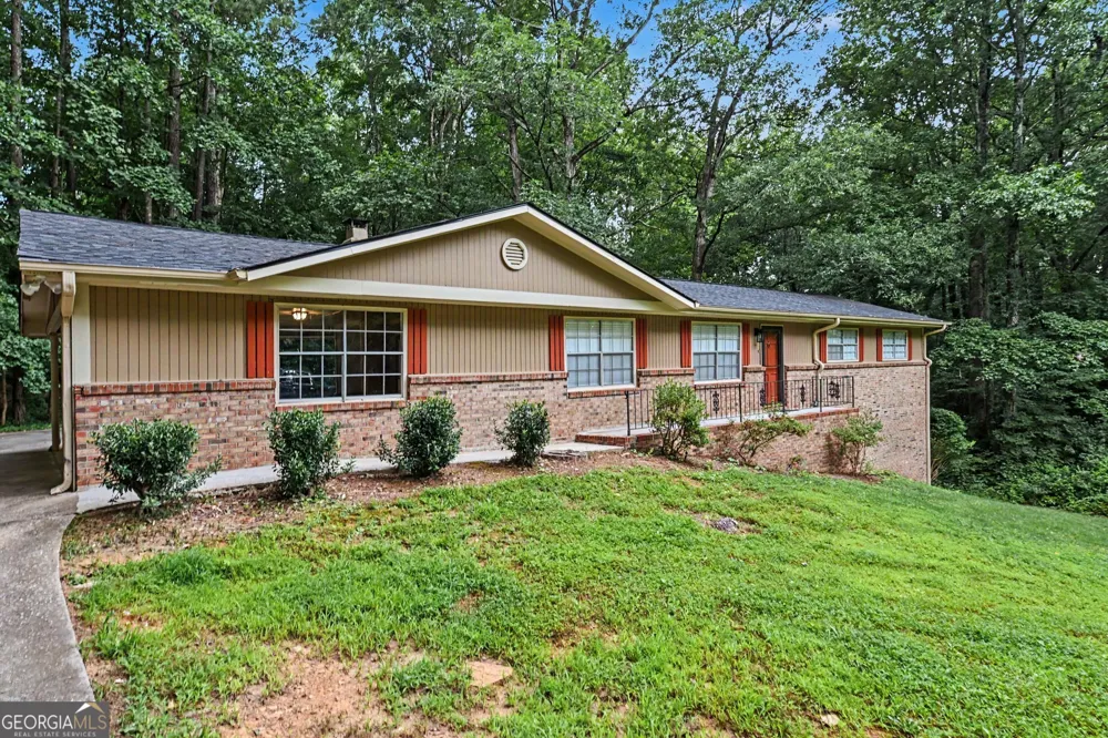 2216 Chestnut Log DR Lithia Springs, GA 30122