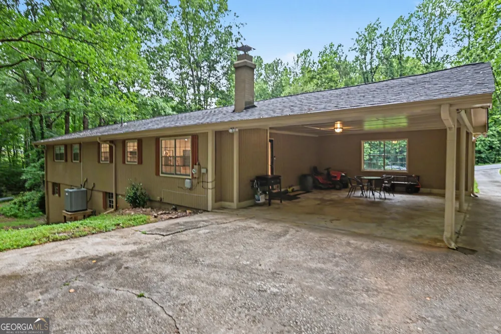 2216 Chestnut Log DR Lithia Springs, GA 30122