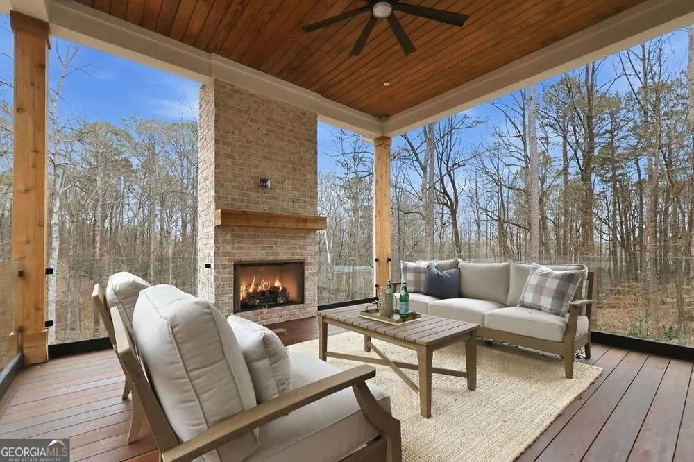 135 Oak Leaf TRL Milton, GA 30004