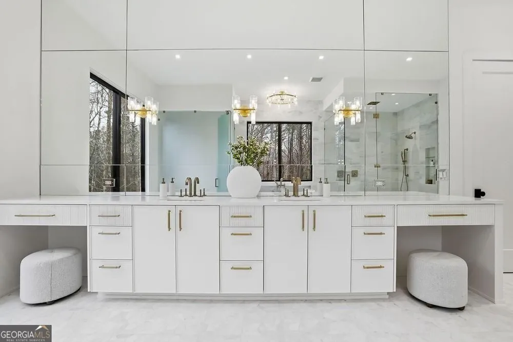 135 Oak Leaf TRL Milton, GA 30004