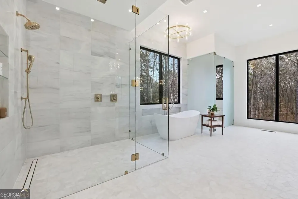 135 Oak Leaf TRL Milton, GA 30004