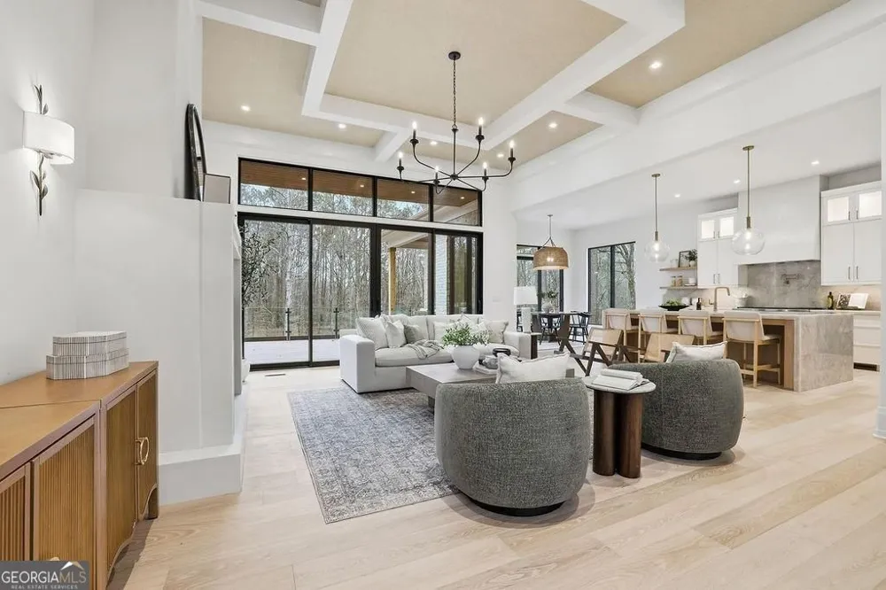 135 Oak Leaf TRL Milton, GA 30004