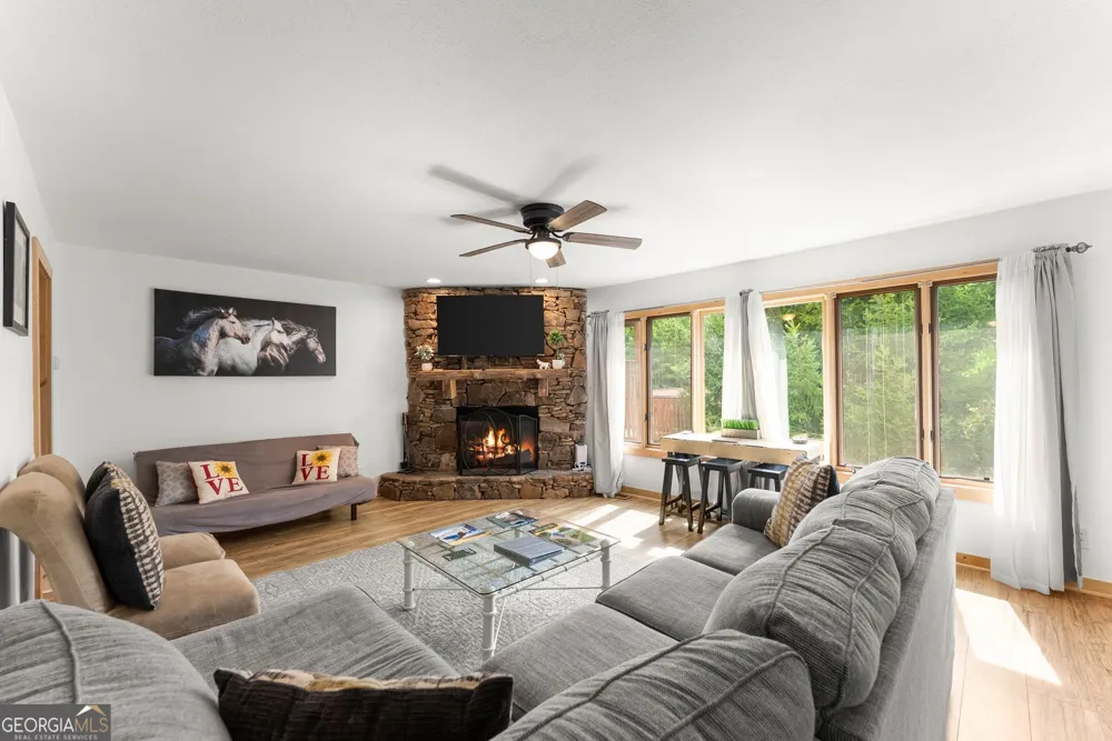 327 Brucken Strasse Helen, GA 30545