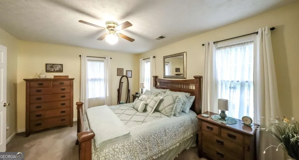 712 Honeysuckle LN Temple, GA 30179