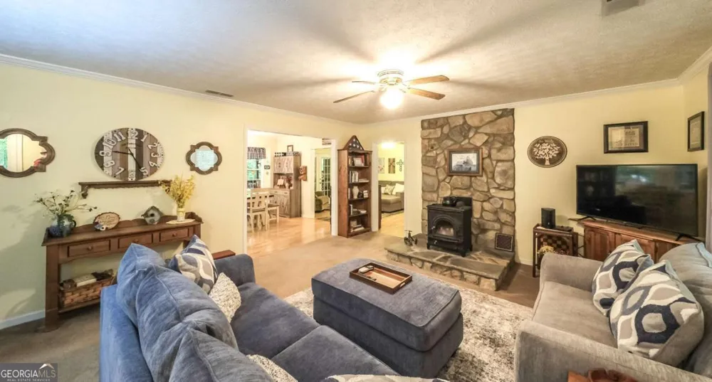 712 Honeysuckle LN Temple, GA 30179