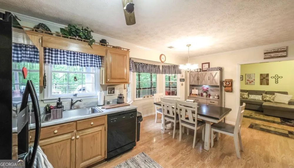 712 Honeysuckle LN Temple, GA 30179