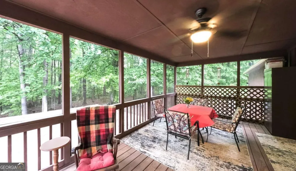 712 Honeysuckle LN Temple, GA 30179