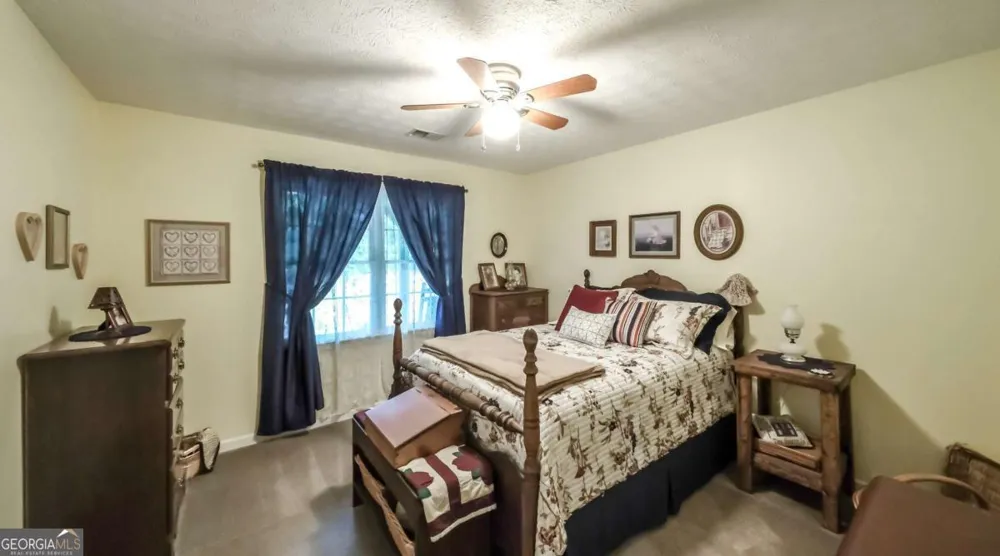 712 Honeysuckle LN Temple, GA 30179