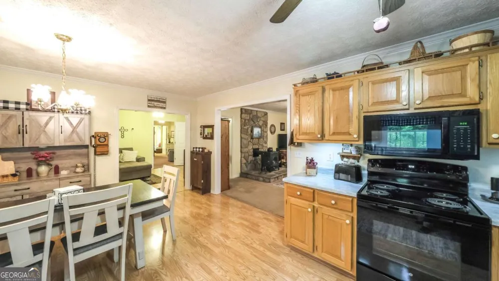 712 Honeysuckle LN Temple, GA 30179