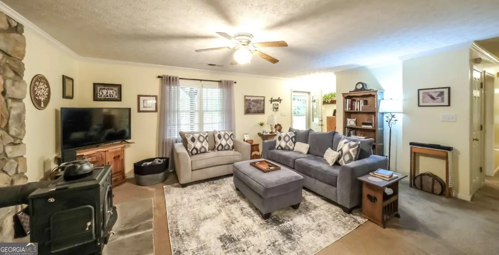 712 Honeysuckle LN Temple, GA 30179