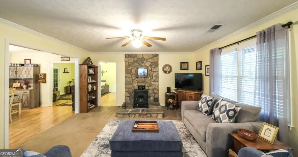 712 Honeysuckle LN Temple, GA 30179
