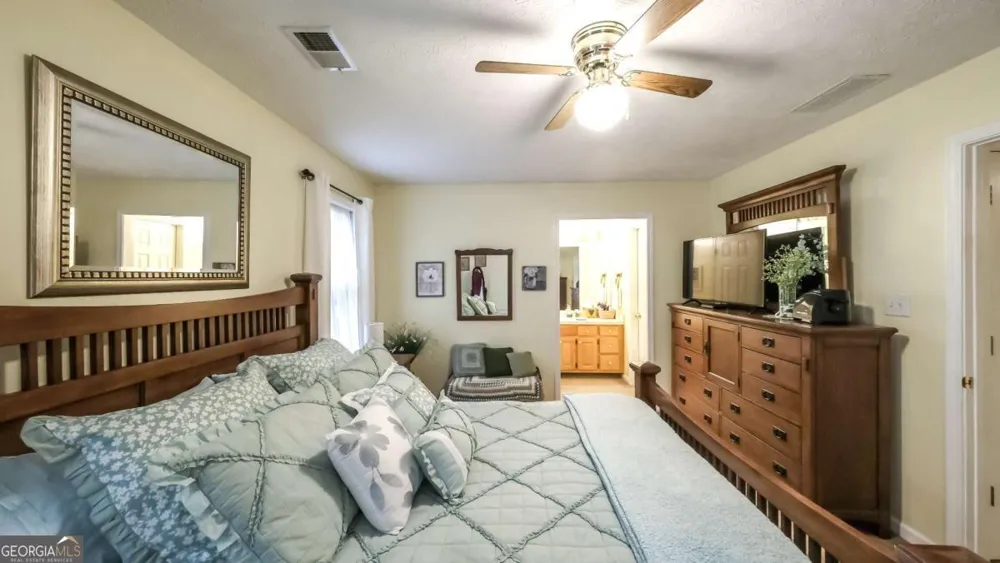 712 Honeysuckle LN Temple, GA 30179