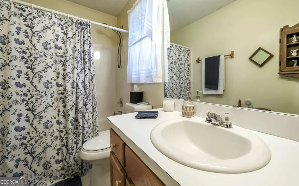 712 Honeysuckle LN Temple, GA 30179