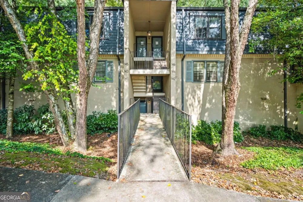 141 Amherst PL NW Atlanta, GA 30327