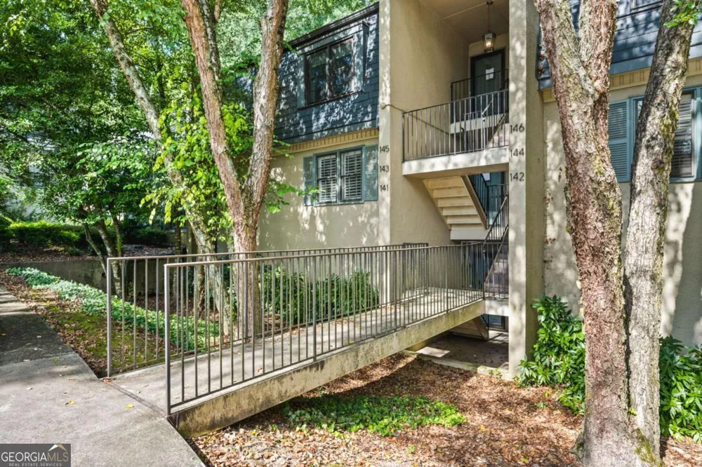141 Amherst PL NW Atlanta, GA 30327