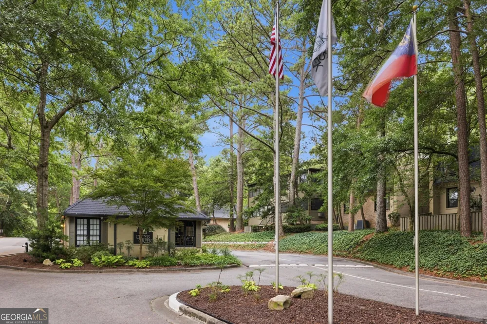 53 Chaumont SQ NW Atlanta, GA 30327