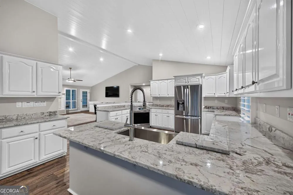 832 W First ST Blue Ridge, GA 30513