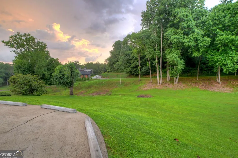 832 W First ST Blue Ridge, GA 30513