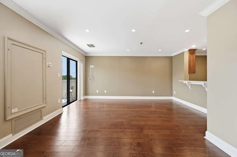 300 Johnson Ferry RD Sandy Springs, GA 30328