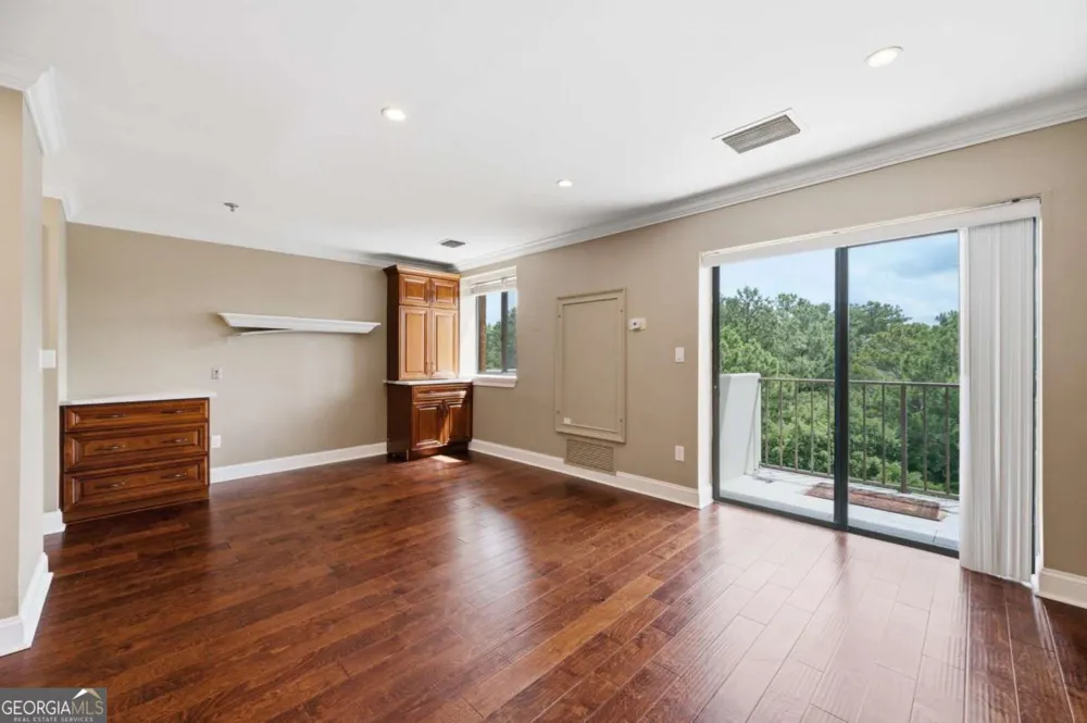 300 Johnson Ferry RD Sandy Springs, GA 30328