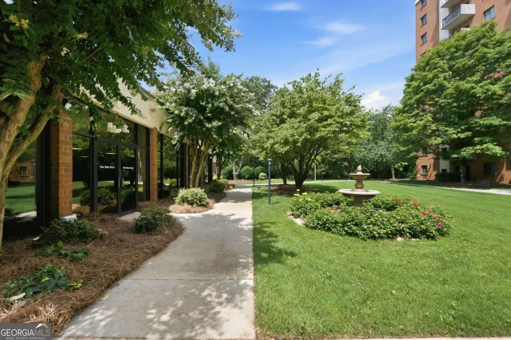 300 Johnson Ferry RD Sandy Springs, GA 30328