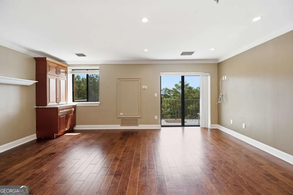 300 Johnson Ferry RD Sandy Springs, GA 30328