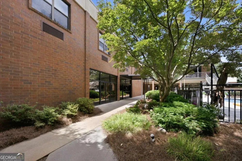 300 Johnson Ferry RD Sandy Springs, GA 30328
