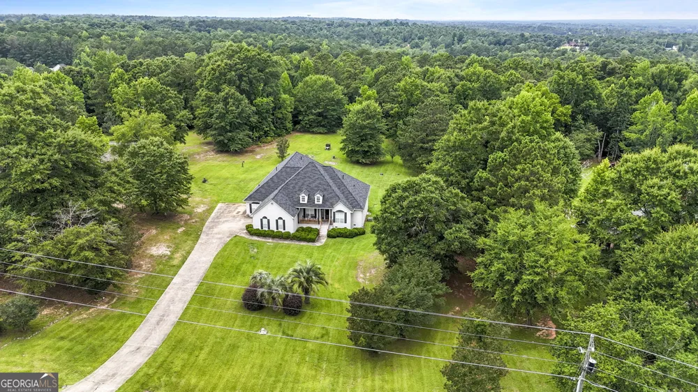 133 Gates RD Lizella, GA 31052