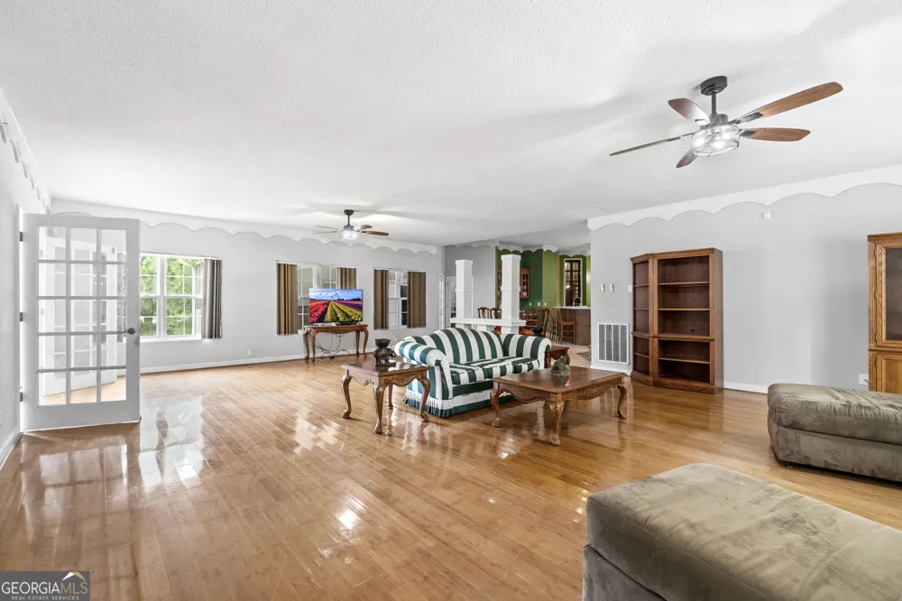 133 Gates RD Lizella, GA 31052