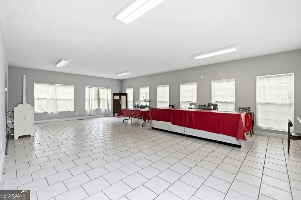 133 Gates RD Lizella, GA 31052