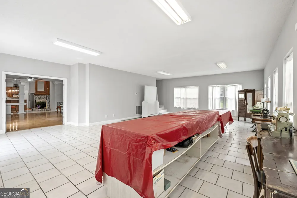 133 Gates RD Lizella, GA 31052
