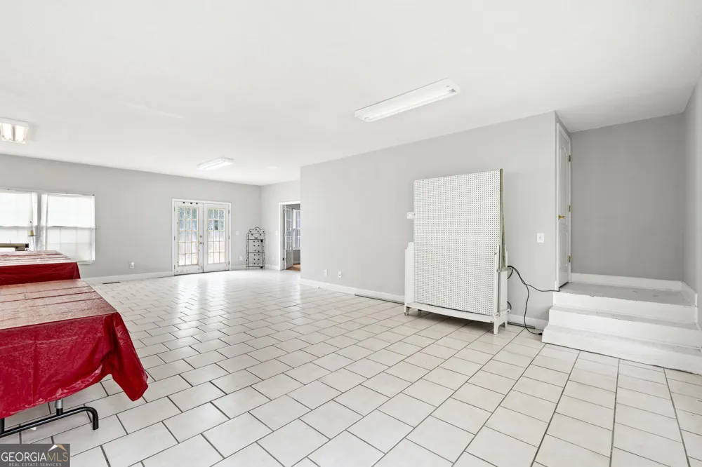 133 Gates RD Lizella, GA 31052