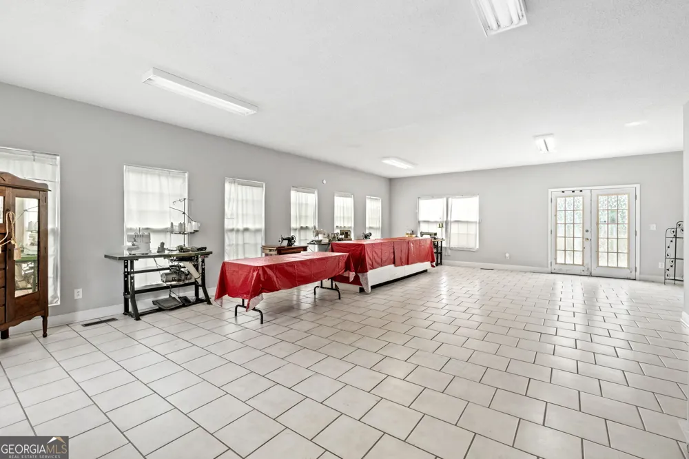 133 Gates RD Lizella, GA 31052