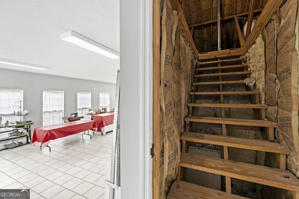 133 Gates RD Lizella, GA 31052