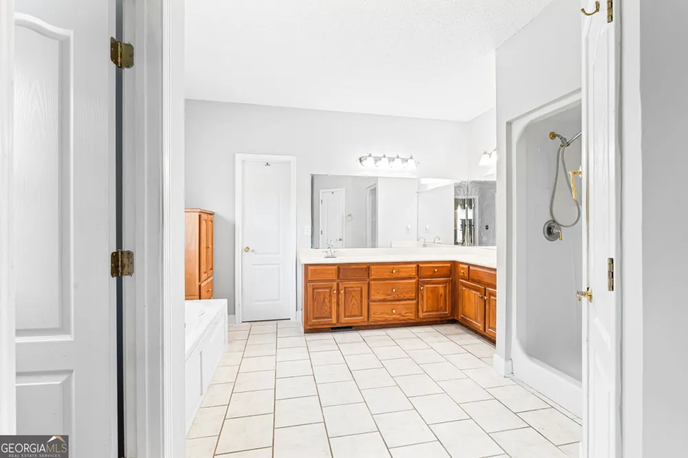 133 Gates RD Lizella, GA 31052