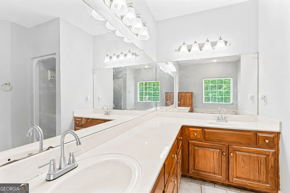 133 Gates RD Lizella, GA 31052