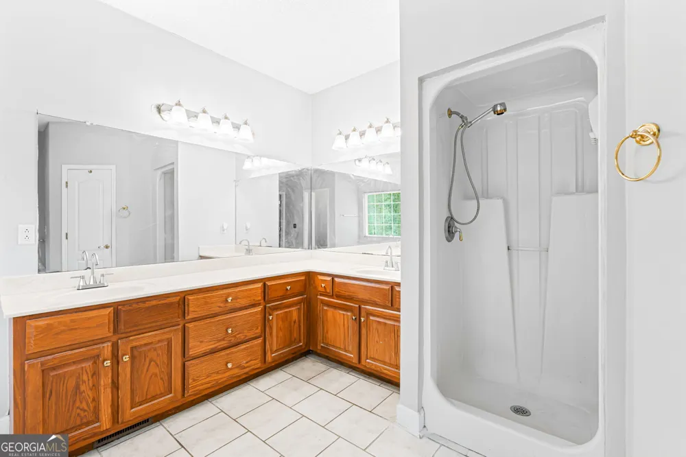 133 Gates RD Lizella, GA 31052