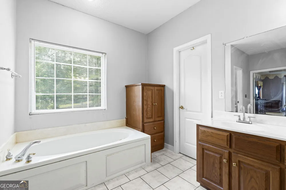 133 Gates RD Lizella, GA 31052