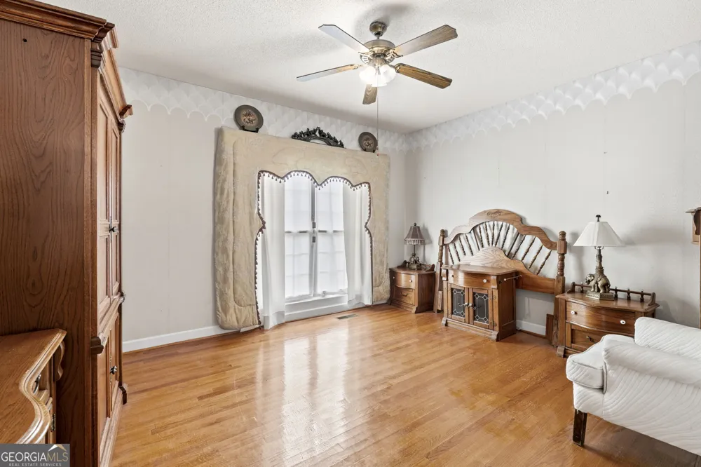 133 Gates RD Lizella, GA 31052