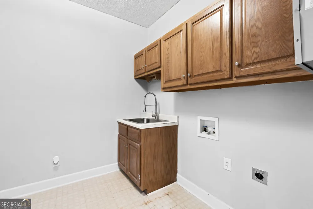 133 Gates RD Lizella, GA 31052