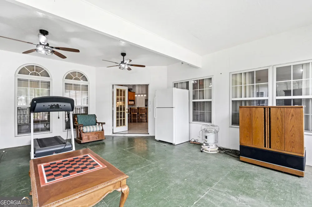 133 Gates RD Lizella, GA 31052