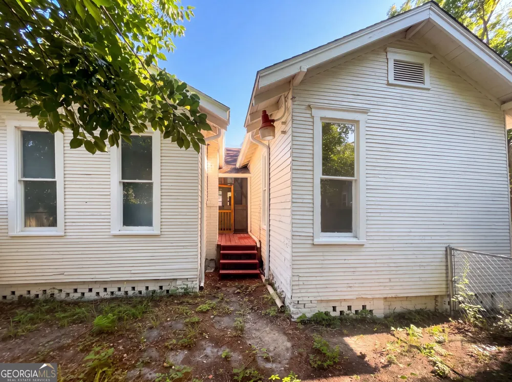 809 Mary ST Waycross, GA 31503