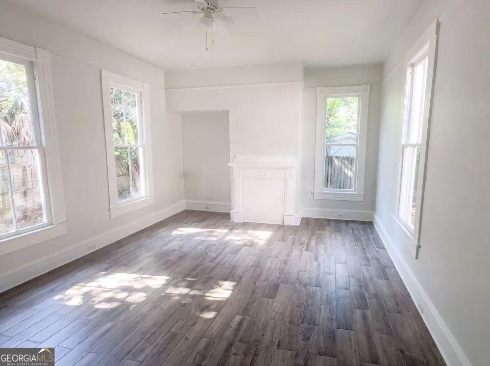 809 Mary ST Waycross, GA 31503