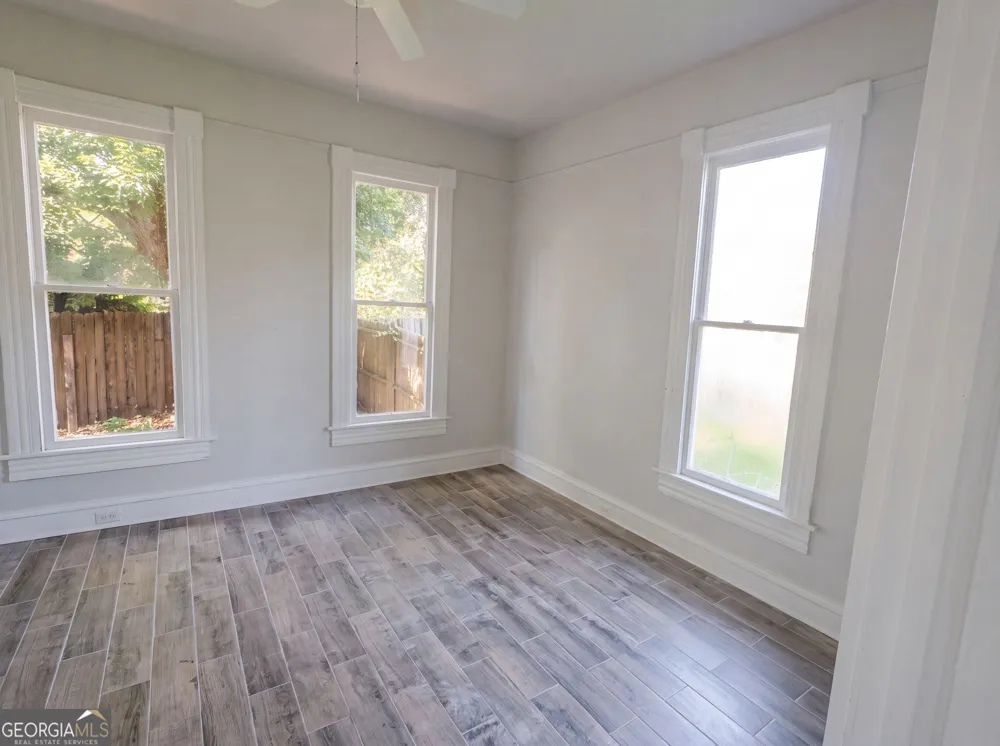 809 Mary ST Waycross, GA 31503