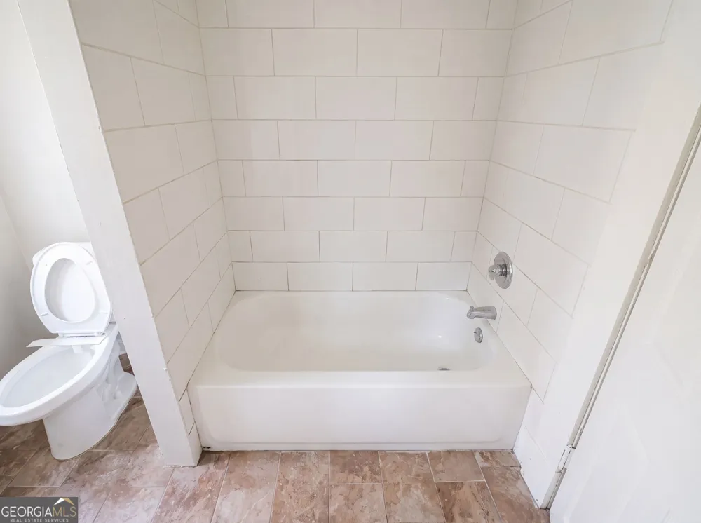 809 Mary ST Waycross, GA 31503