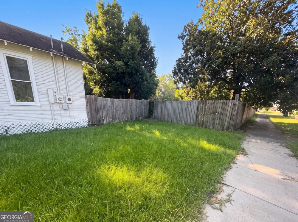 809 Mary ST Waycross, GA 31503