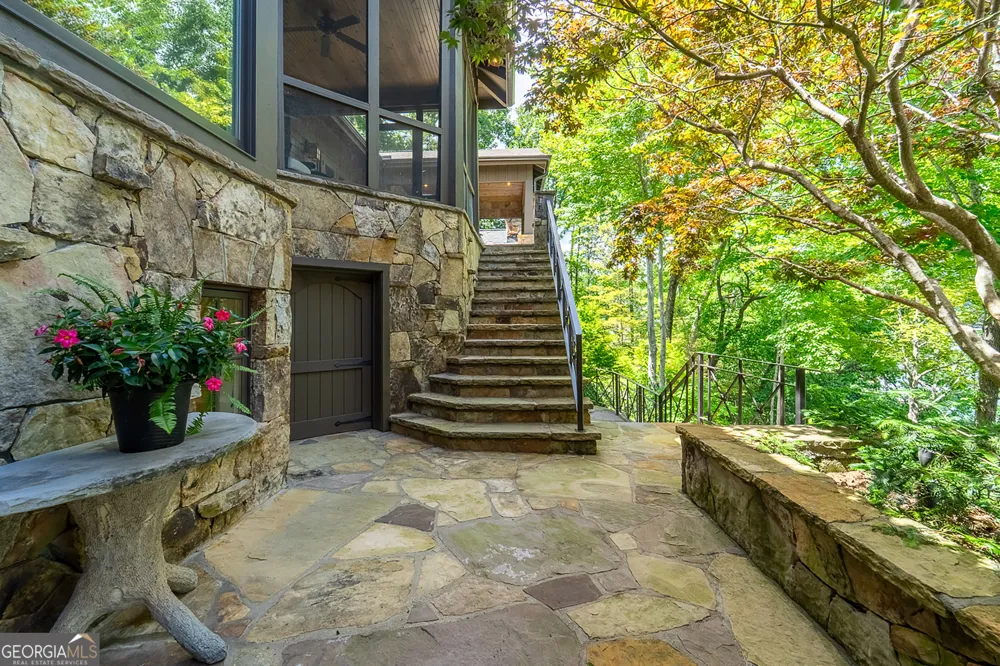 41 Lady Bug LN Clayton, GA 30525