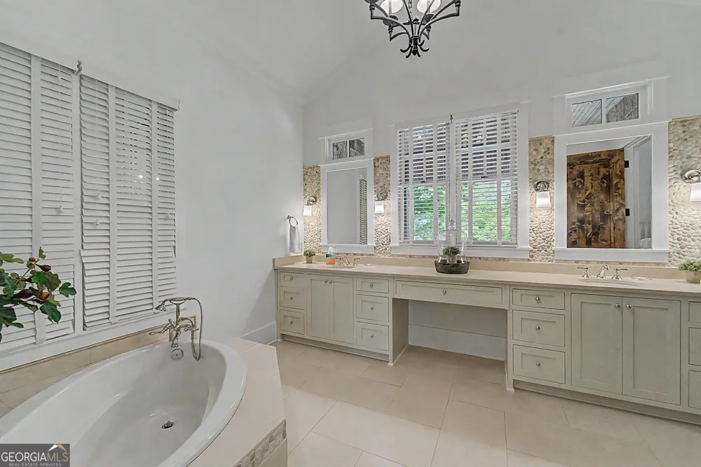 41 Lady Bug LN Clayton, GA 30525