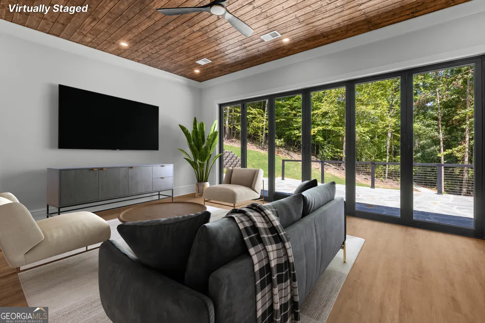 503 Point RD Westminster, SC 29693